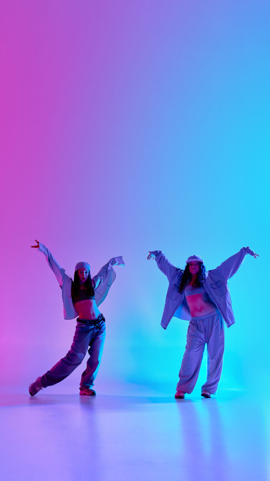Deux danseuses commerciales
