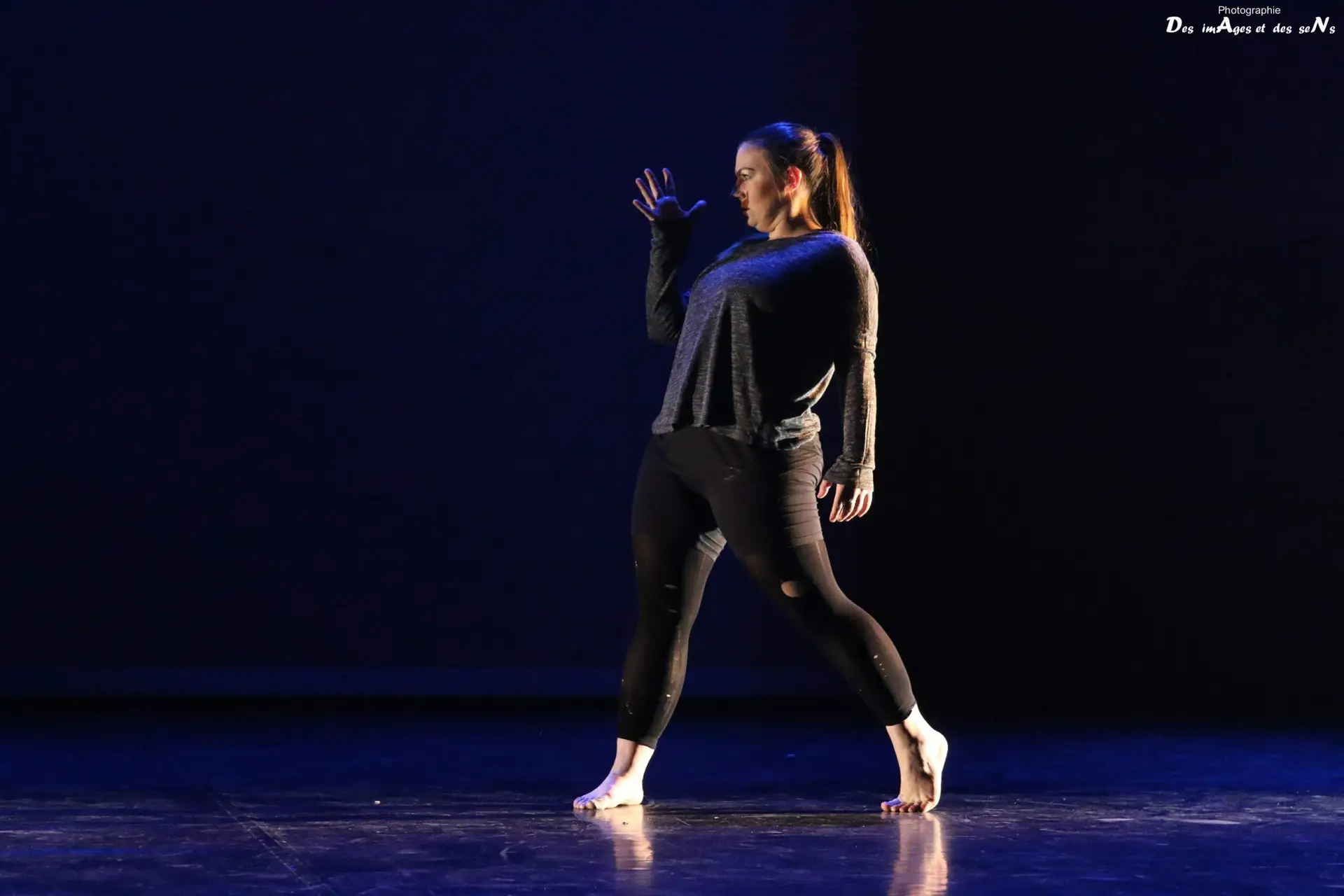 Camille danseuse sur scène